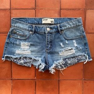 Sz 3 Garage Flirty Festival Short Low Rise Distressed Medium Wash GUC